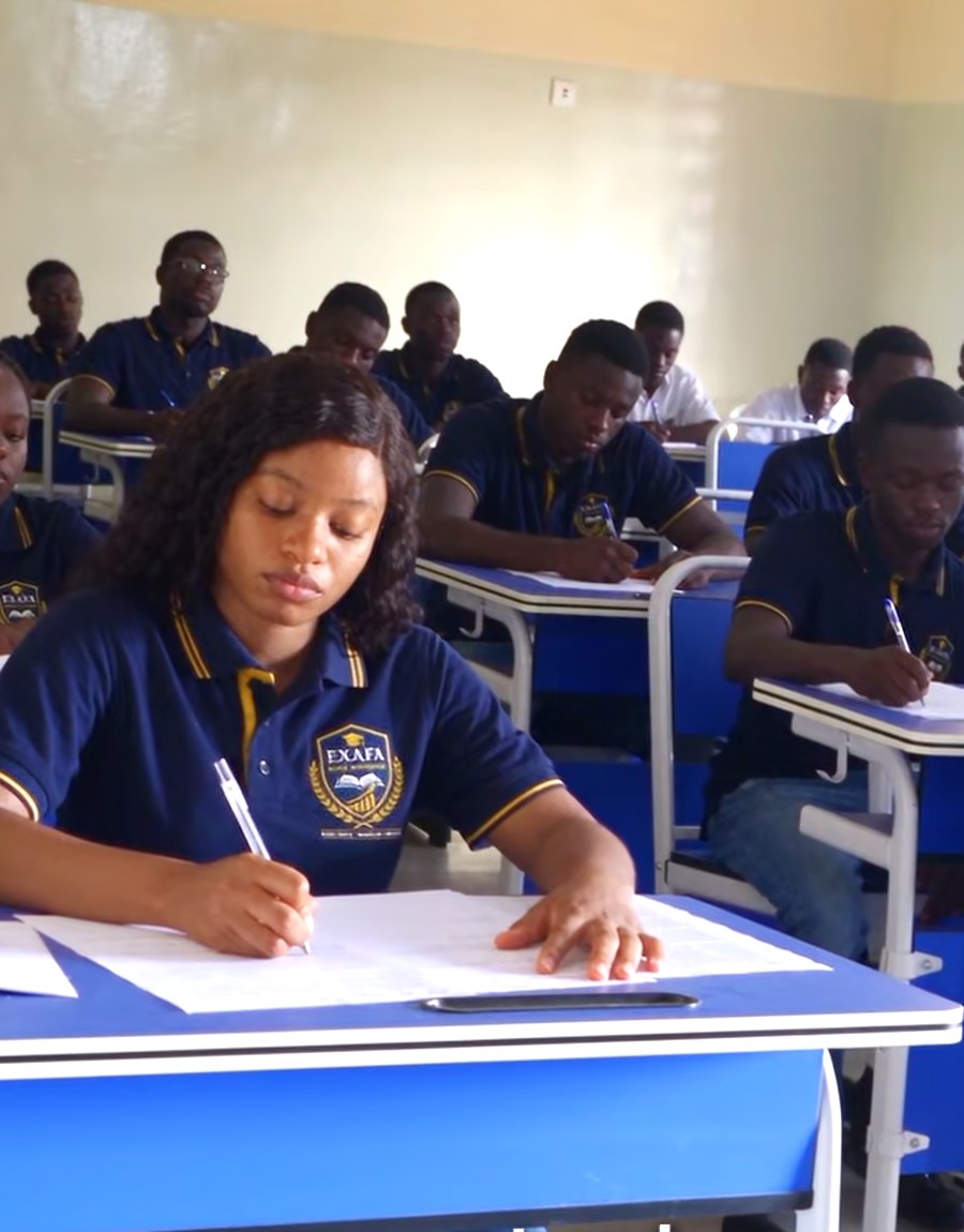 Étudiants d'EXAFA École Supérieure en cours sur le campus d'Amsinéné, à N'Djaména